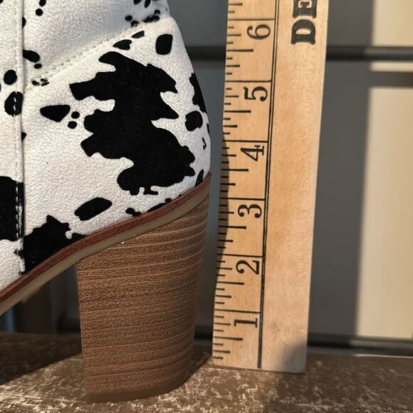 Cow print boots size 8 - Picture 5 of 5